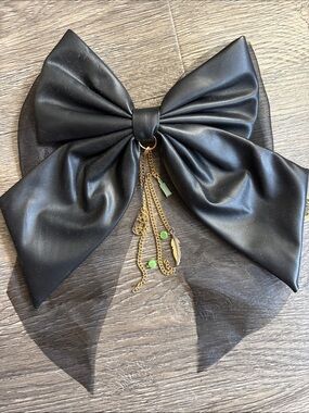 Wicket Black Bow Hair Clip with Charms